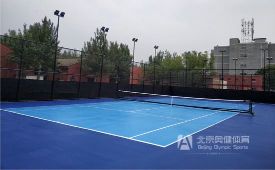 塑膠網(wǎng)球場地面有哪些特點