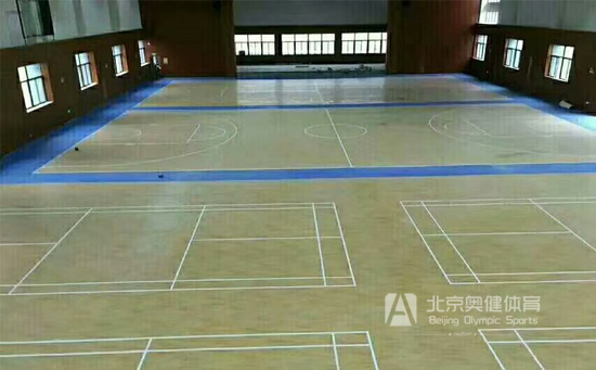 pvc塑膠地板表面耐磨層的耐磨轉數(shù)可達300000轉