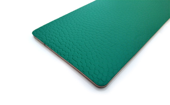 pvc地板只有2mm－9mm厚度，每平米重量僅1－4KG