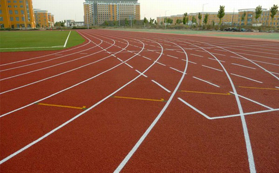 學校操場透氣型塑膠跑道圖片