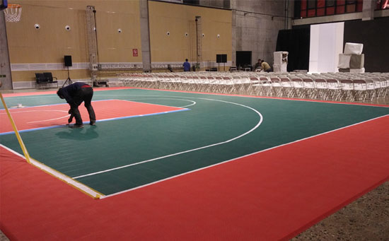室內(nèi)懸浮地板籃球場(chǎng)圖片