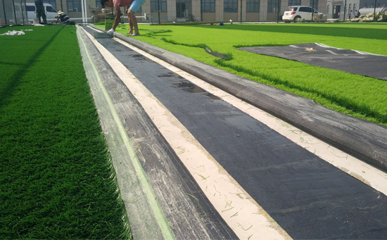 人造草足球場(chǎng)施工現(xiàn)場(chǎng)圖片