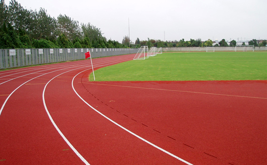 塑膠跑道施工中應(yīng)注意哪些事項