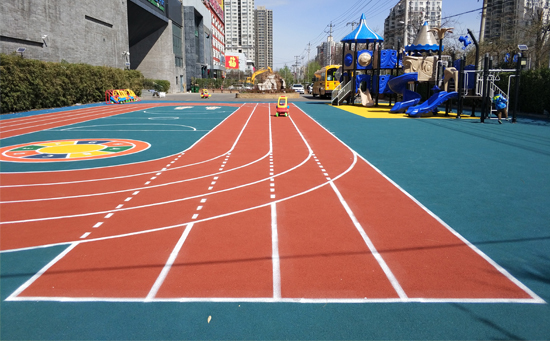 幼兒園塑膠跑道和塑膠足球場(chǎng)圖片