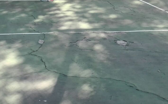 硅pu籃球場(chǎng)面層破損