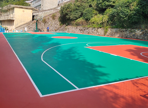翻新后的硅pu球場(chǎng)