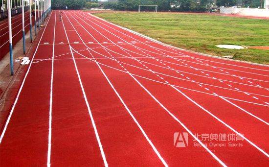 透氣型塑膠跑道對基礎(chǔ)要求及處理步驟